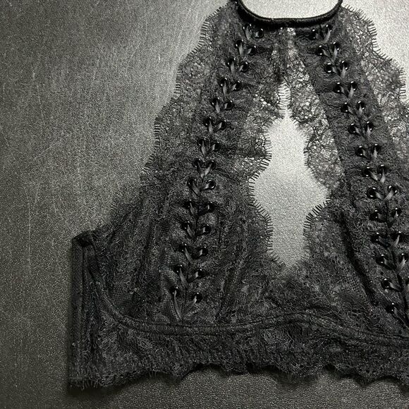 Victoria’s Secret Very Sexy Black Lace Halter Bralette - Picture 5 of 11